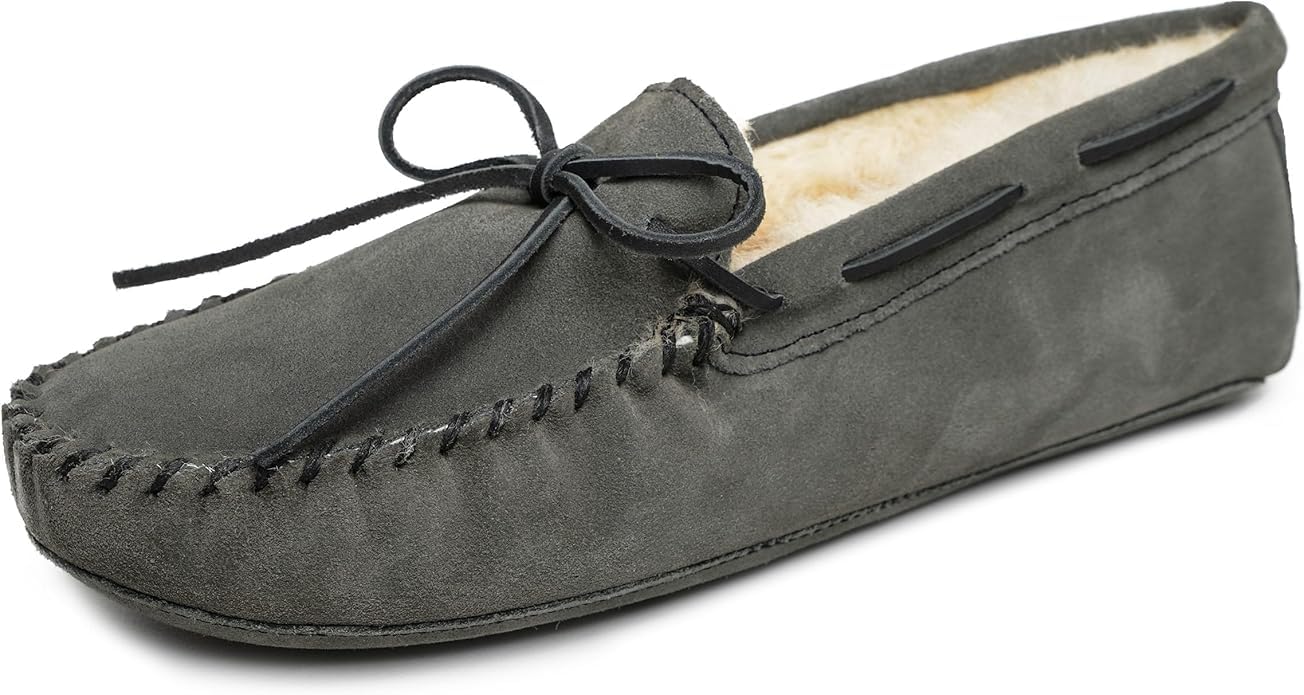 Minnetonka Men's Sheepskin Softsole Moccasin Slipper