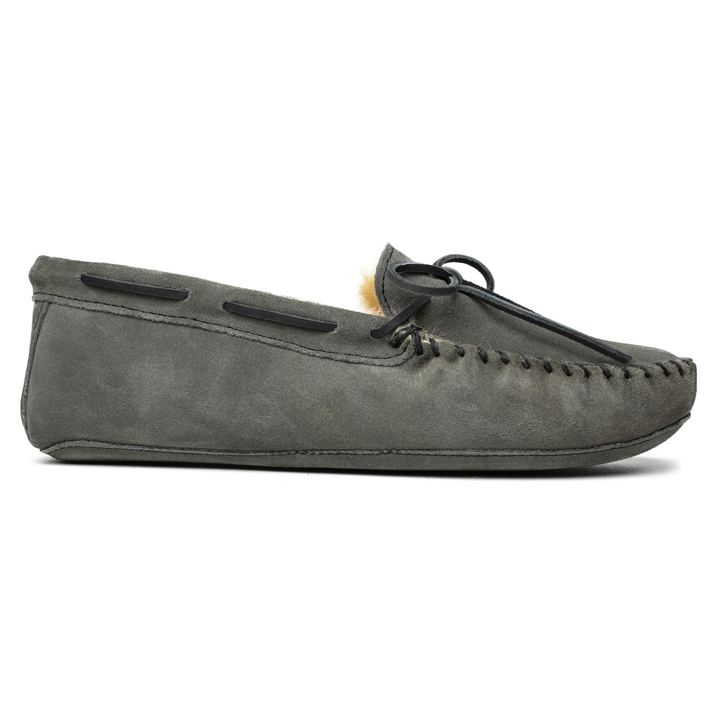 Minnetonka Men's Sheepskin Softsole Moccasin Slipper